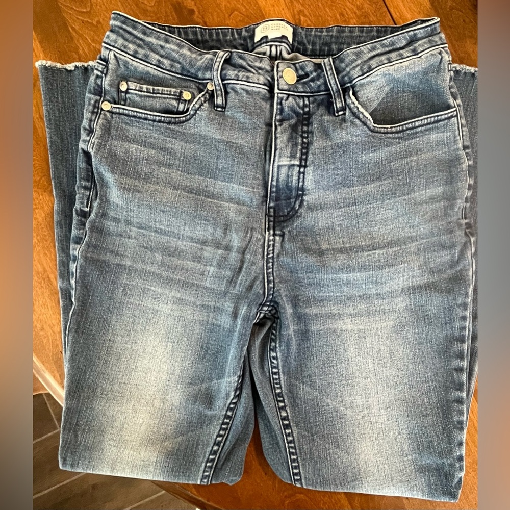 Candace Cameron Bure Blue Jeans w/ Colorful Pocket Straight Leg Size 4 EUC - Picture 6 of 6